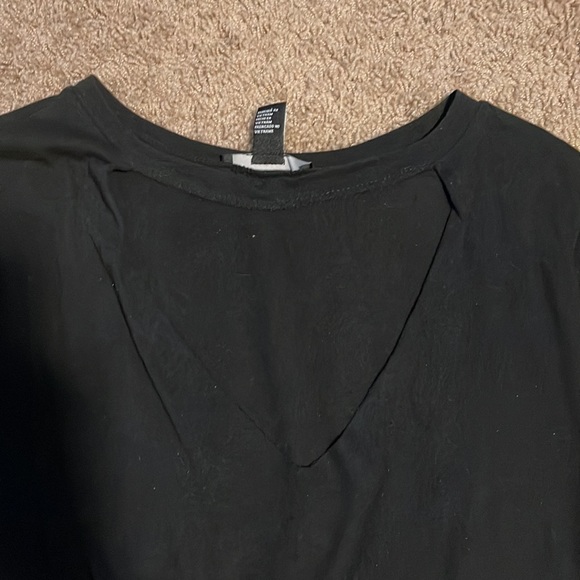 Black t-shirt dress with front cut out - Picture 2 of 4